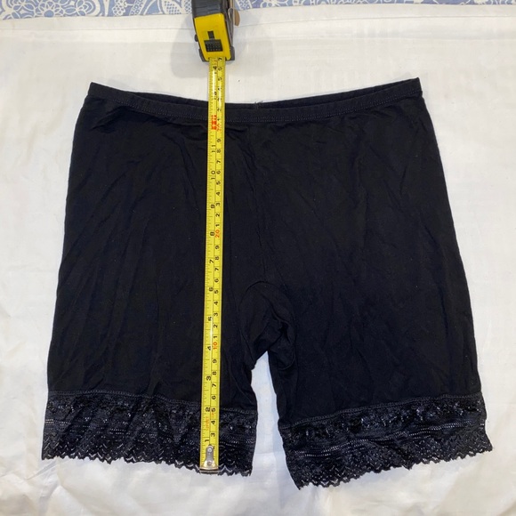 NWOT women’s stretchy shorts slip Size S/M - Picture 4 of 4